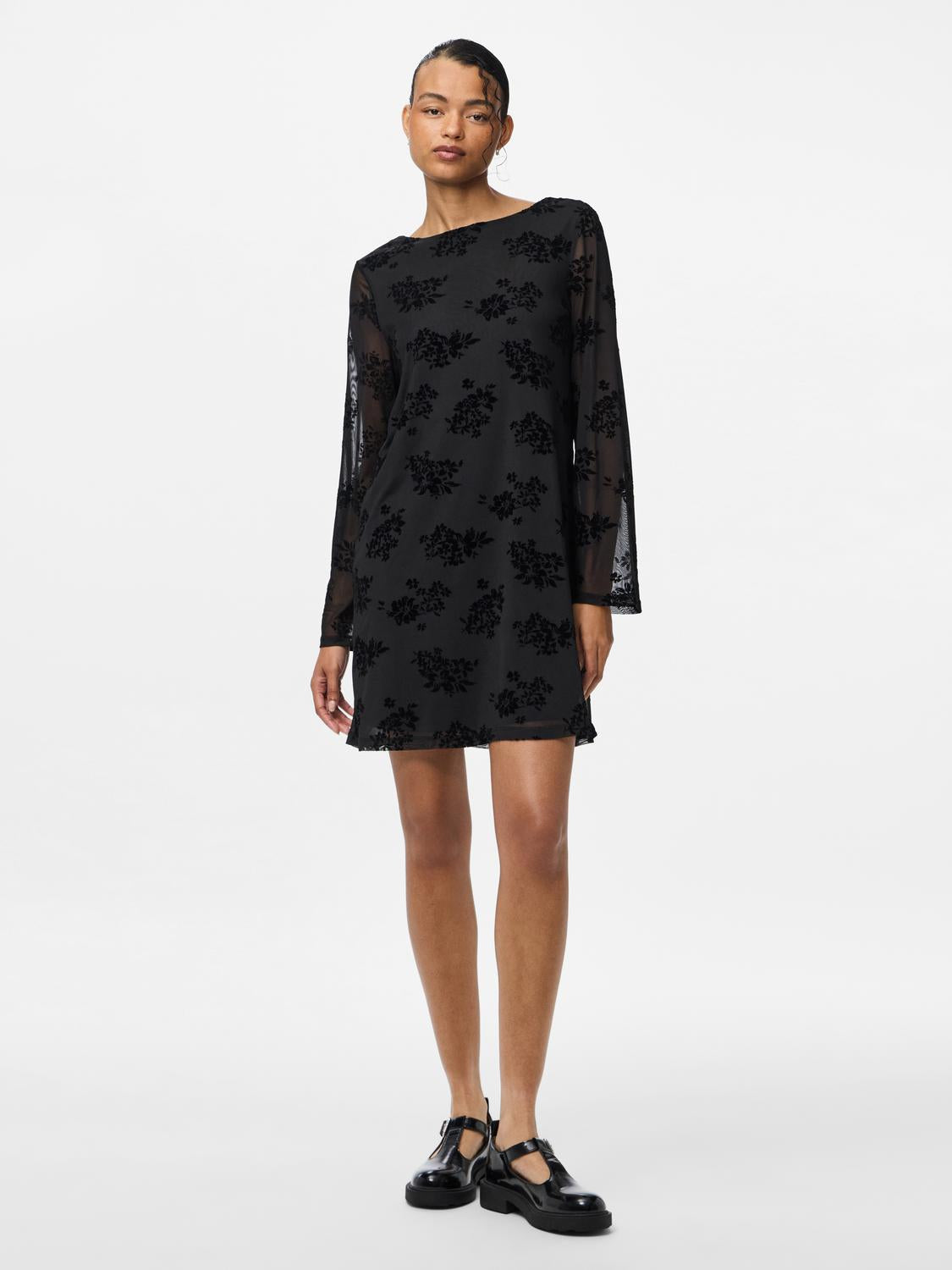 model_shot-front_full